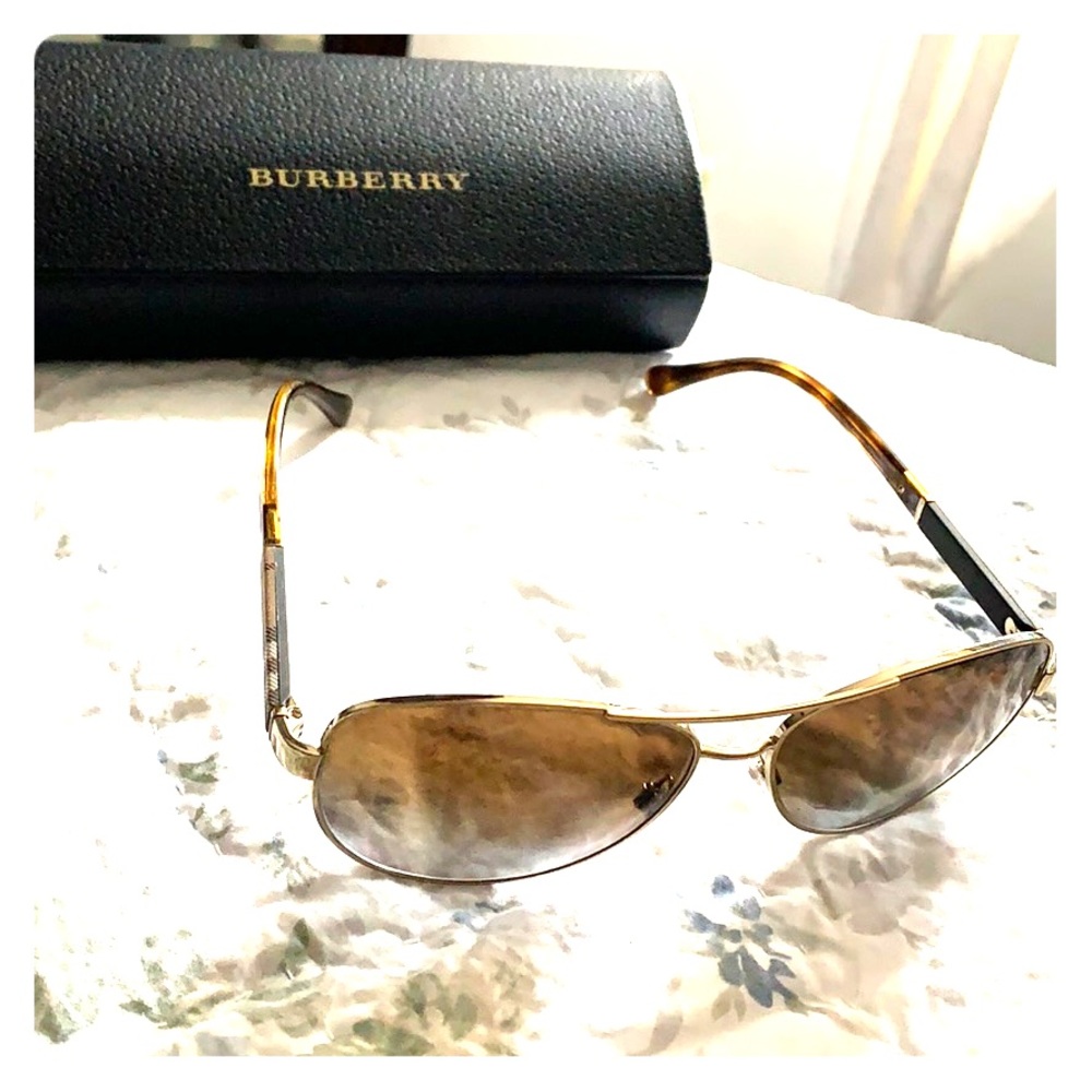 Women’s Burberry sunglasses